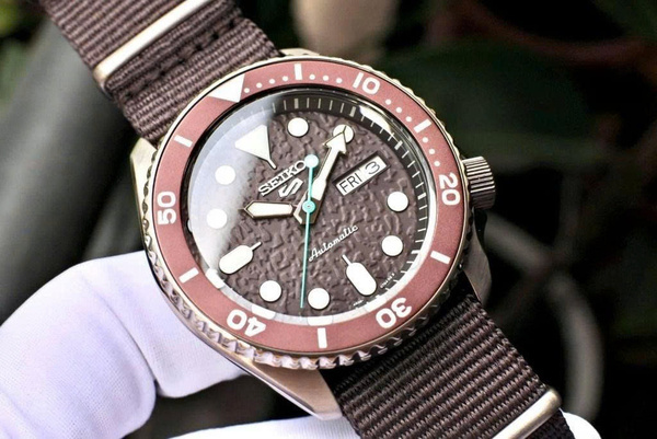 Đồng Hồ Nam Chính Hãng SEIKO 5 Sports SRPE74K1
