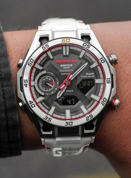 CASIO EDIFICE ECB-2300HR-1A  QUÀ TẶNG TRỊ GIÁ 300K