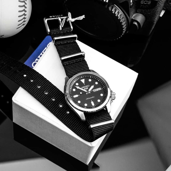 Đồng Hồ Nam Chính Hãng SEIKO 5 Sports SRPE67K1