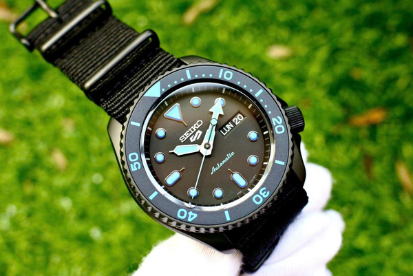 Đồng Hồ Nam Chính Hãng SEIKO 5 Sports SRPD81K1
