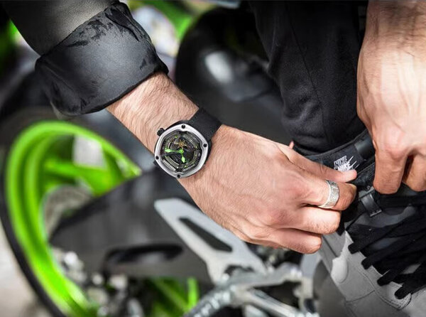 Đồng hồ nam Reef Tiger Aurora Series Tank RGA90S7-1