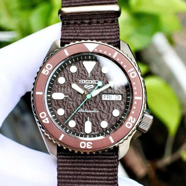 Đồng Hồ Nam Chính Hãng SEIKO 5 Sports SRPE74K1